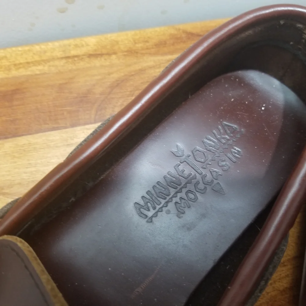 Minnetonka Moccasin  Brown Leather Flaw READ - Picture 2 of 7